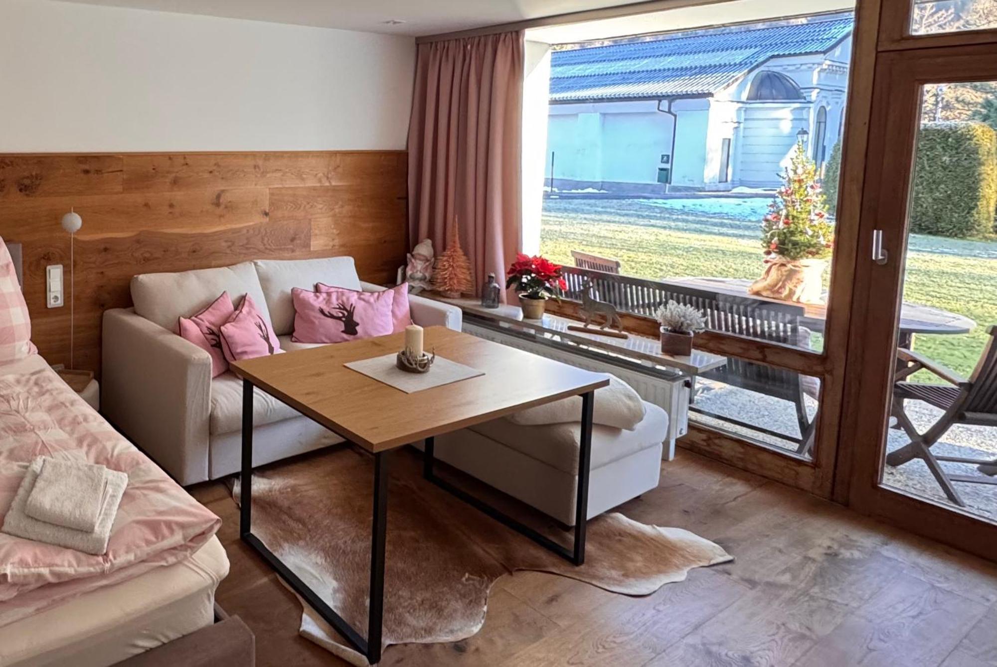 Lofer Mit Garten Und Schwimmbad Apartment